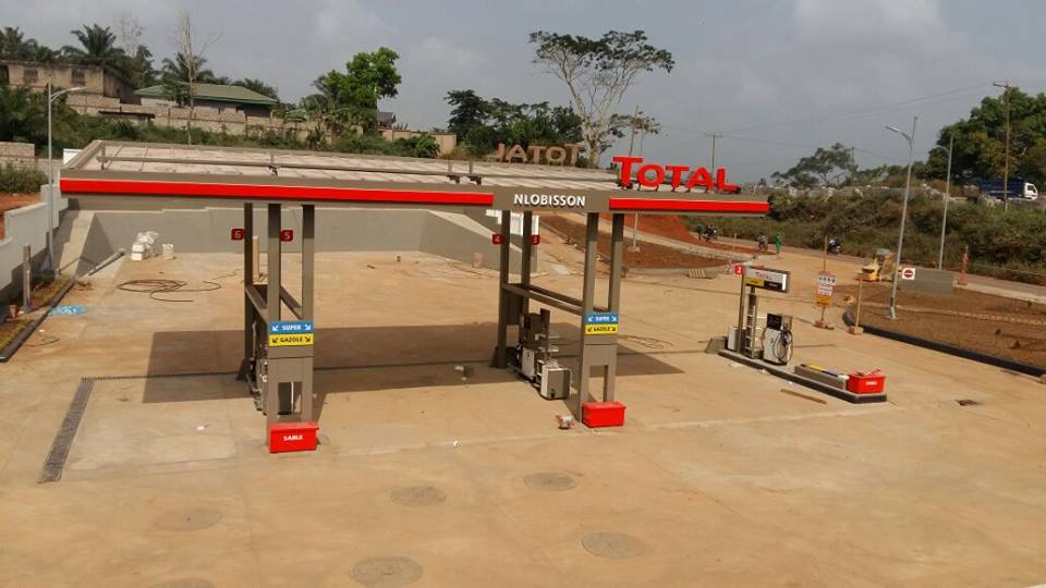 construction-de-la-station_ervice_Total_nlobisson